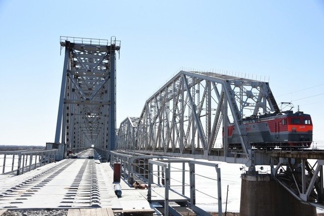В Амурской области официально открыли новый железнодорожный мост через реку Зея